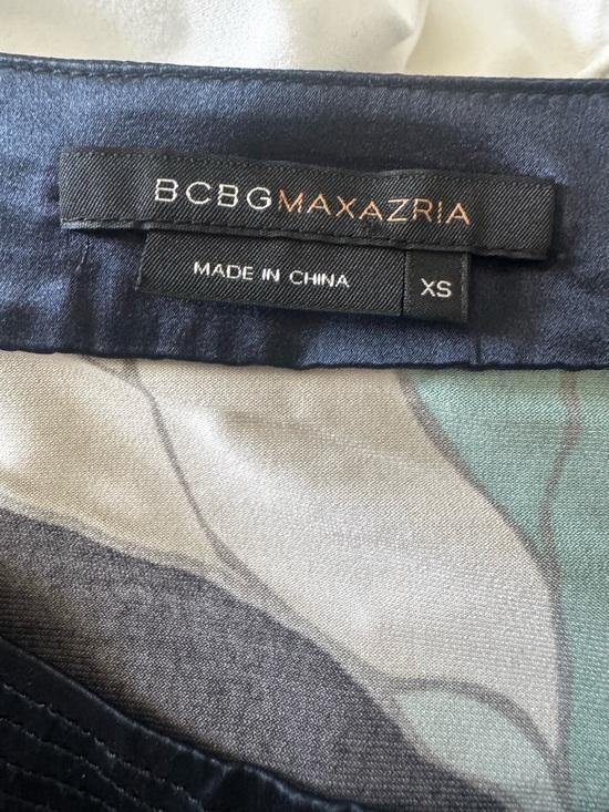 BCBGMaxAzria Y2K Navy Half Sleeve Floral Abstract Silky Midi Dress Size XS - Picture 5 of 5